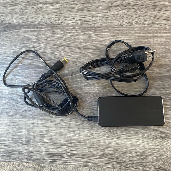 Targus Universal Power Adapter for Laptops - Picture 3 of 8